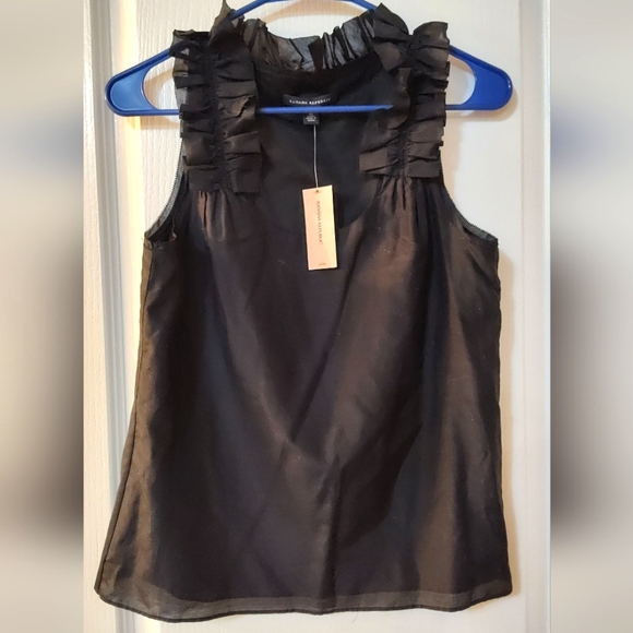 Banana Republic Tops - Banana Republic black ruched neck sleeveless top
